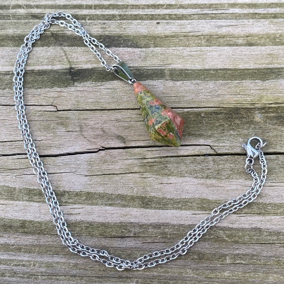 Unakite natural stone hexagon pendulum necklace - Picture 5 of 7